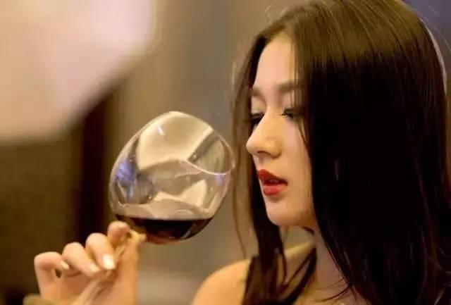 红酒女人爆料视频大全,一场视觉与情感的盛宴 第3张 红酒女人爆料视频大全,一场视觉与情感的盛宴 第3张