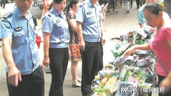 爆料撕春联男子是谁啊视频,网络热议背后的真相 第3张 爆料撕春联男子是谁啊视频,网络热议背后的真相 第3张